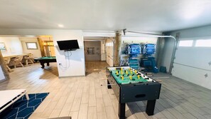 Game room - 5 BR, 3rd from the ocean (Loveladies)