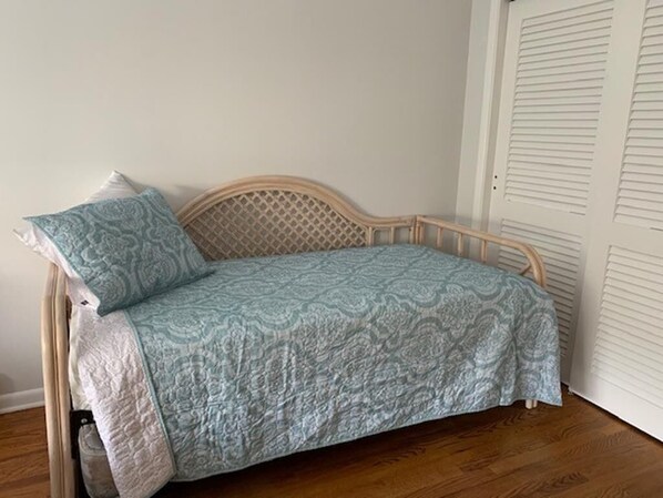 4 bedrooms, iron/ironing board, WiFi