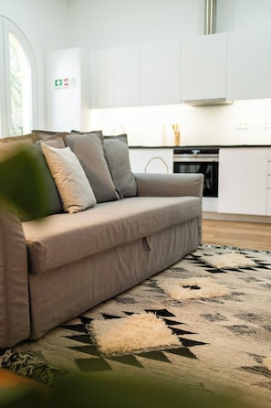 Comfort Townhome, Air conditioning, Garden View | Living area | Flat-screen TV