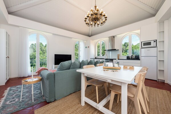 Classic Apartment, Balcony, Garden View | Living area