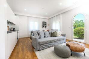 Standard House, Air conditioning, Garden View | Living area