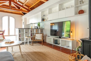 Familienhaus, Klimaanlage, Gartenblick | Wohnbereich | Flachbildfernseher