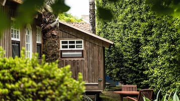 Cottage Romantis, AC, pemandangan kebun | Teras/patio