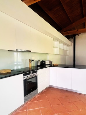 Family House, Air conditioning, Garden View | Private kitchen