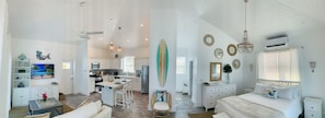 4 bedrooms, iron/ironing board, free WiFi, bed sheets - Luxury oceanfront 4BR · 2 protected docks · private gated compound (Marsh Harbour)