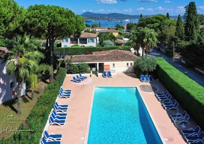 Outdoor pool - Saint Tropez 10 - Renovated 2-bedroom apartment with pool and beach 150m away (Gassin)