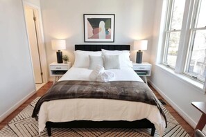 2 Schlafzimmer, Schreibtisch, Bügeleisen/Bügelbrett, WLAN