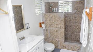 Cottage | Bathroom