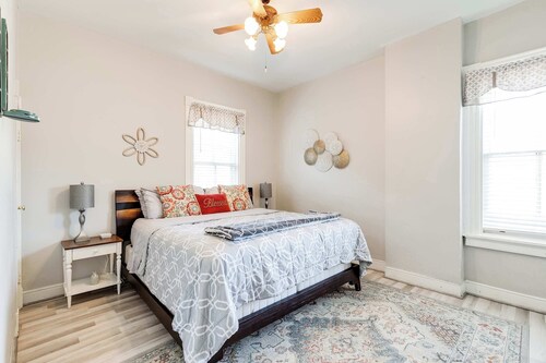 In the FAN/near VCU/Private Parking & fenced yard