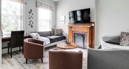 In the FAN/near VCU/Private Parking & fenced yard