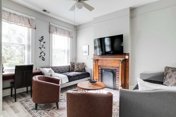 TV - In the FAN/near VCU/Private Parking & fenced yard (Richmond)