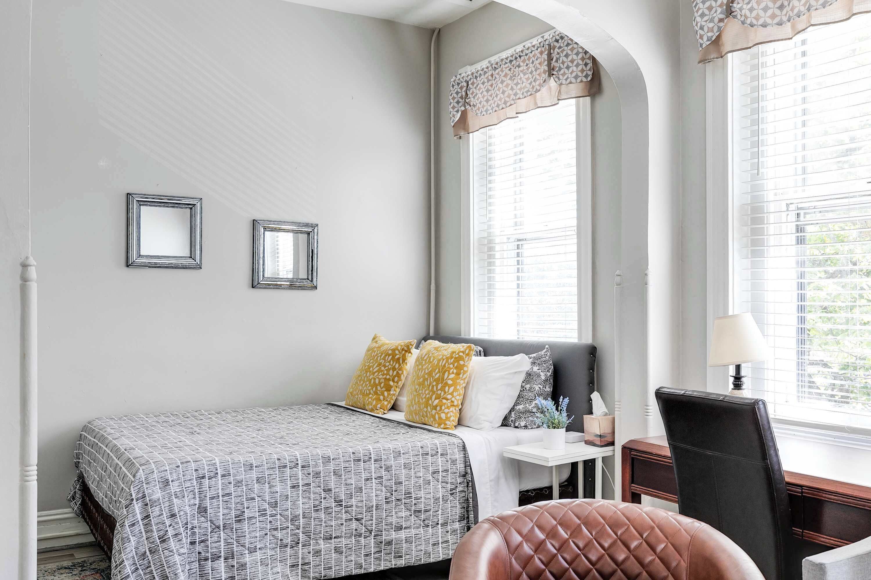 1 bedroom, desk, iron/ironing board, WiFi