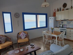 Interior - Sunset Holiday House (Demonia)