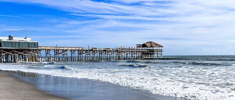 Plage, chaises longues, serviettes de plage