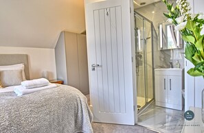 3 chambres, fer et planche à repasser, lit parapluie, Wi-Fi gratuit