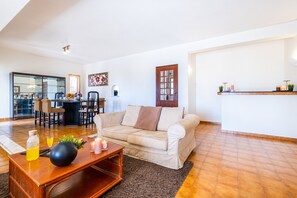 Interior - Villa with private pool and BBQ in Galé (Albufeira)