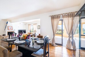 Dining - Villa with private pool and BBQ in Galé (Albufeira)
