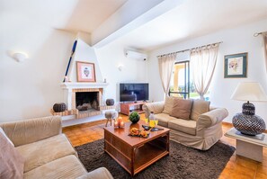 TV - Villa with private pool and BBQ in Galé (Albufeira)