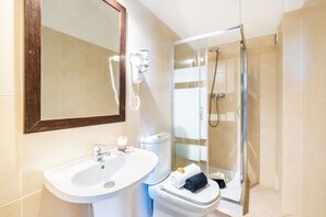 Bathtub, hair dryer, towels - Villa with private pool and BBQ in Galé (Albufeira)