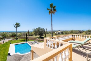 Terrace/patio - Villa with private pool and BBQ in Galé (Albufeira)