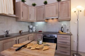 Apartment | 2 bedrooms, Internet - Standard two Bedroom Suite No 5 (West Mani)