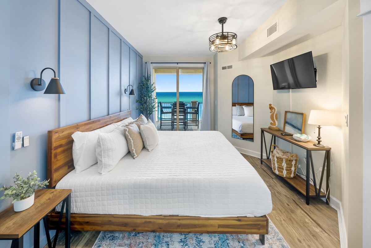 PCB condo with gulf views, pools, hot tub, tiki bar and more! small dog ok