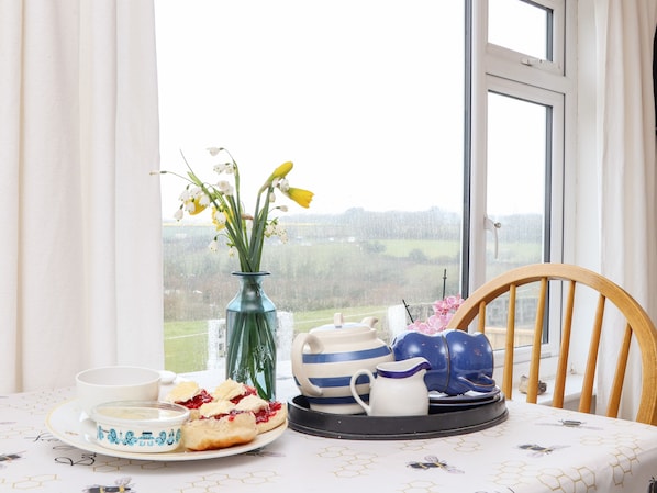 Dining - Sandyfeet (Camborne)