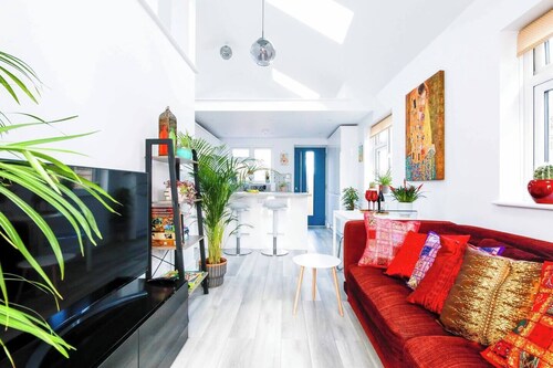 Little Bright House is a luxuriously modern one bedroom detached property, with parking.