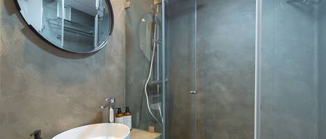Bathtub, hair dryer, towels