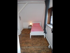 3 Schlafzimmer, Babybetten, kostenloses WLAN, Bettwäsche