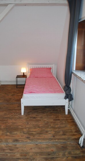 3 bedrooms, cots/infant beds, free WiFi, bed sheets