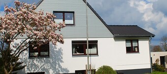 70 sqm for up to 4 people in Dannewerk Schleswig-Holstein. Car parking space and storage room for e-bikes, washing machine, full bathroom with bathtub, high chair and travel cot are available Bedding for the travel cot please bring your own...