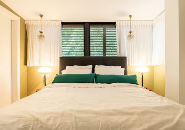 1 bedroom, desk, free WiFi, bed sheets