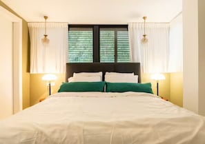 1 soverom, skrivebord, wi-fi (inkludert) og sengetøy