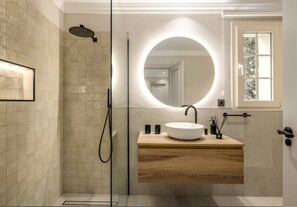 Hair dryer, towels, toilet paper - Lorea Playa, Luxury 6 Bedroom Villa with Seaview (San Pedro de Alcántara)