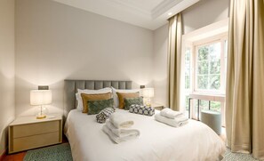 6 bedrooms, desk, iron/ironing board, free WiFi