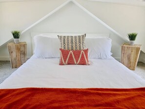 2 多间卧室、办公桌、免费 WiFi、床单