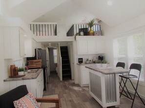 冰箱、微波炉、烤箱、炉灶