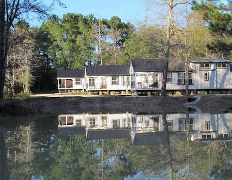 Exterior. Arrow Acres Tiny Home - Dolly