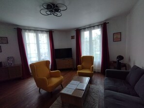 TV, DVD player, books, stereo - Chez Michèle (Toul)