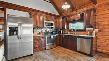 Køleskab, mikrobølgeovn, ovn, kogeplade