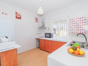 Fridge, microwave, oven, coffee/tea maker