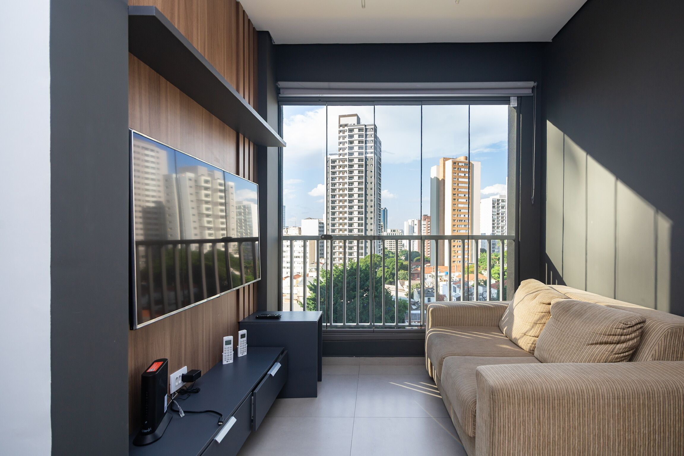 ノートパソコン用作業スペース、WiFi (無料)、ベッドシーツ