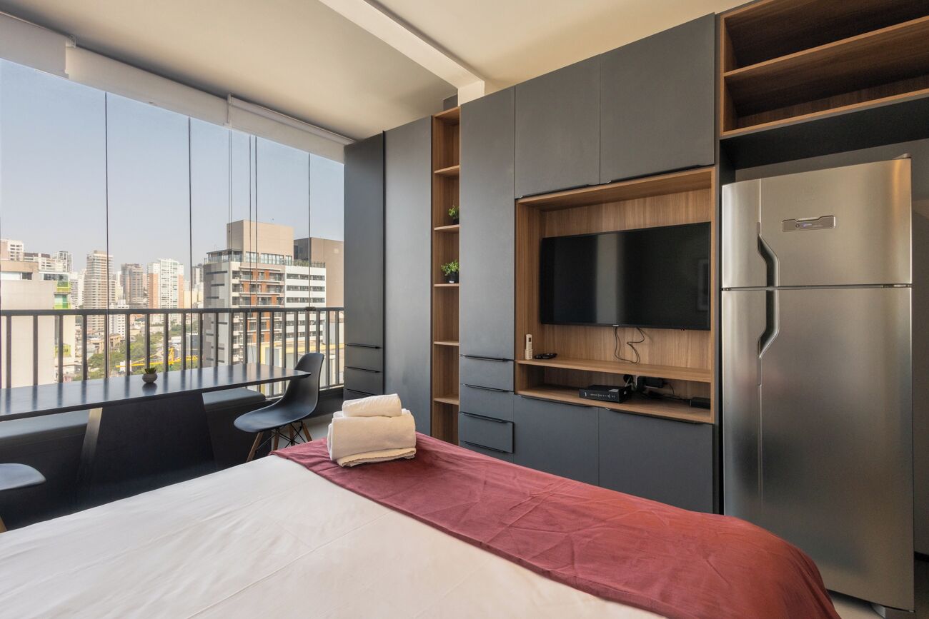 Laptop workspace, free WiFi, bed sheets