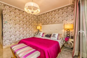 2 bedrooms, bed sheets