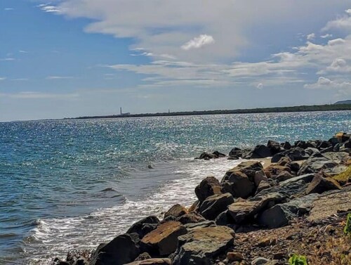 Caribbean Sea Beach Front 2nd floor House Puertorrican Experience w A/C WiFi