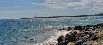 Caribbean Sea Beach Front 2nd floor House Puertorrican Experience w A/C WiFi