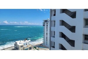 A high-rise hotel with a view of the ocean.