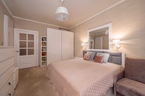 1 室のベッドルーム、セーフティボックス (室内)、アイロン / アイロン台、旅行用ベビーベッド