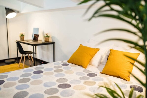 3 bedrooms, iron/ironing board, WiFi, bed sheets - Apart with 3 bedrooms near center Prague (Prague)